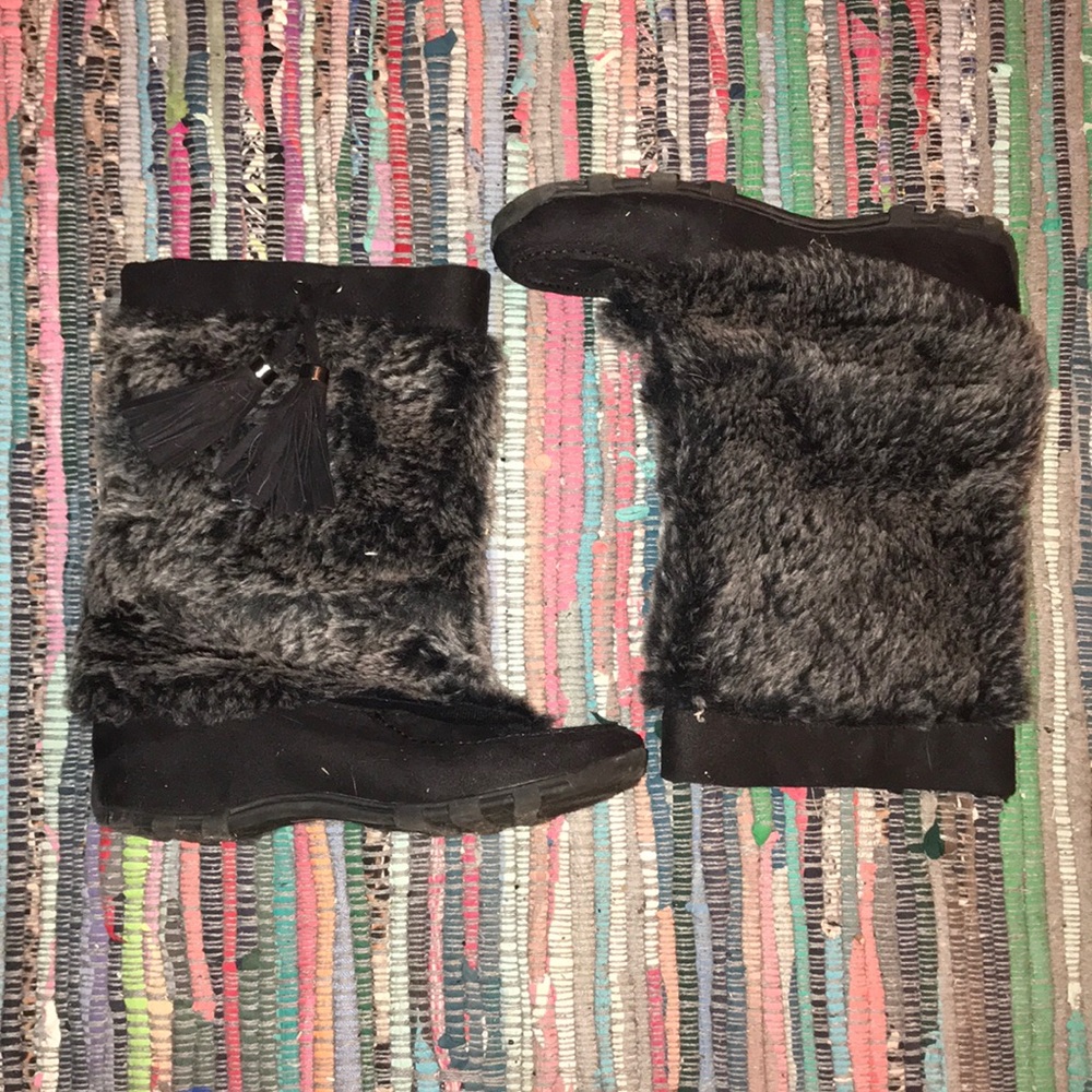 Black fur boots